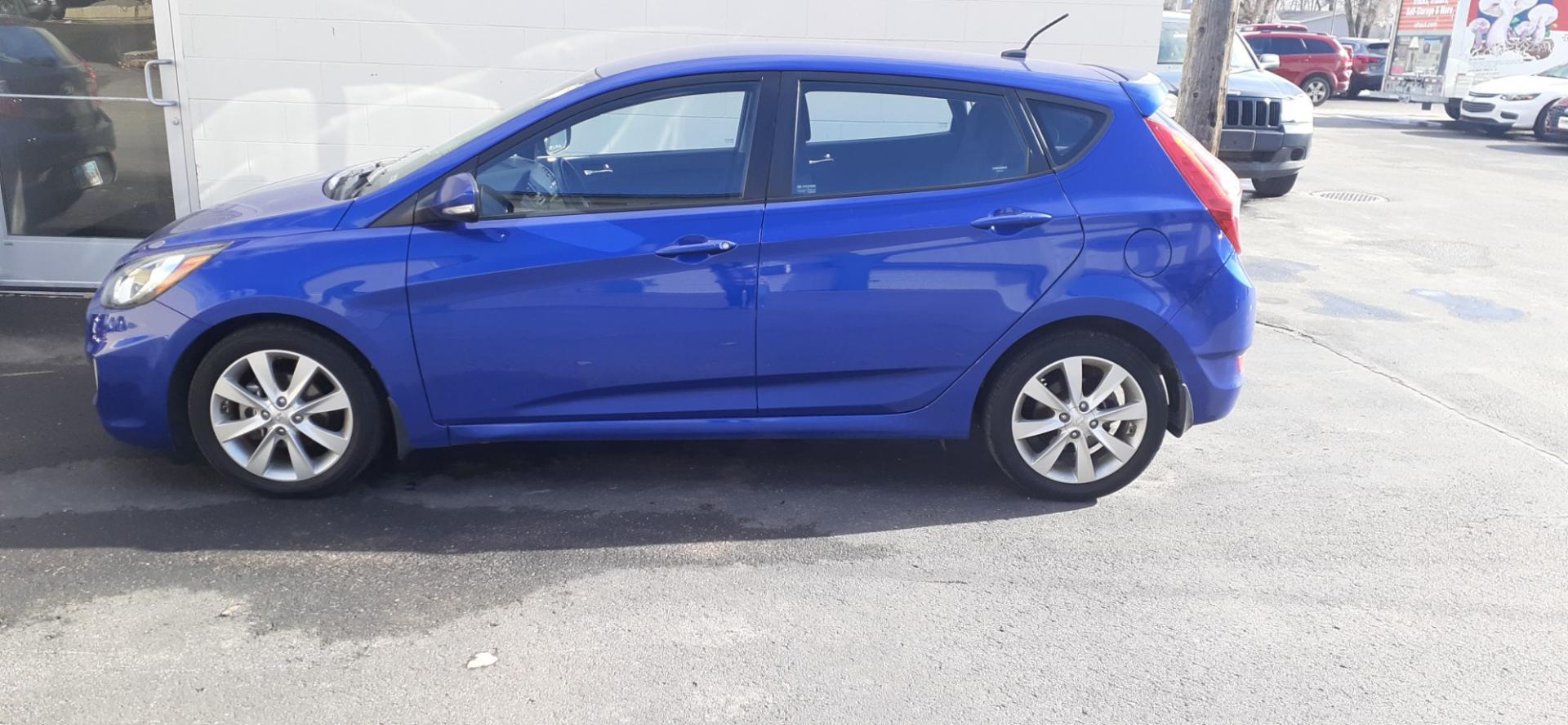 2013 Hyundai Accent SE 5-Door (KMHCU5AE2DU) with an 1.6L L4 DOHC 16V engine, located at 2015 Cambell Street, Rapid City, SD, 57701, (605) 342-8326, 44.066433, -103.191772 - CARFAX AVAILABLE - Photo#0